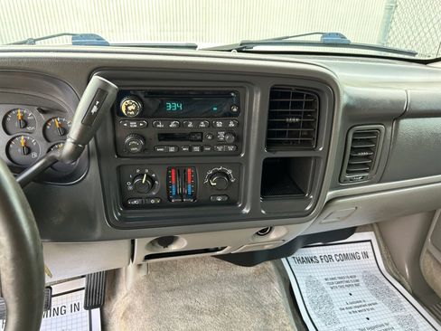 Used 2004 Chevrolet Suburban LS w/ Cargo Package RWD image 15