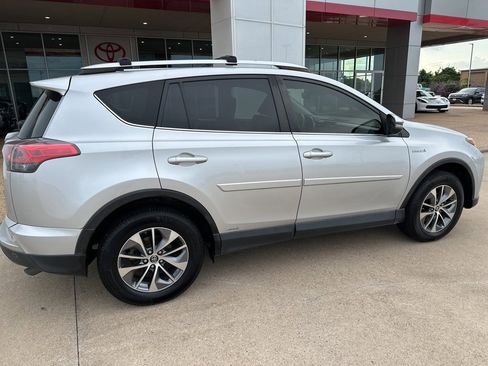 Used 2016 Toyota RAV4 XLE image 8