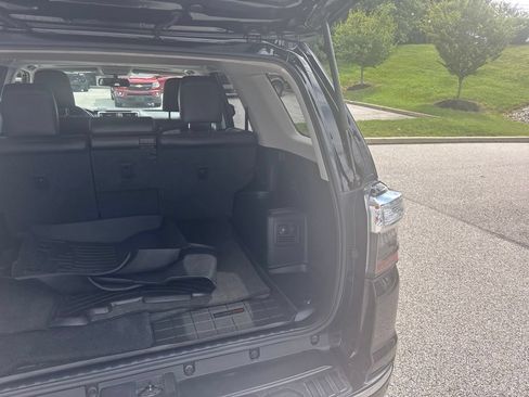 Used 2017 Toyota 4Runner Limited AWD/4WD image 8