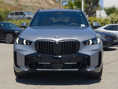 New 2026 BMW X5 xDrive40i w/ M Sport Package AWD/4WD image 2