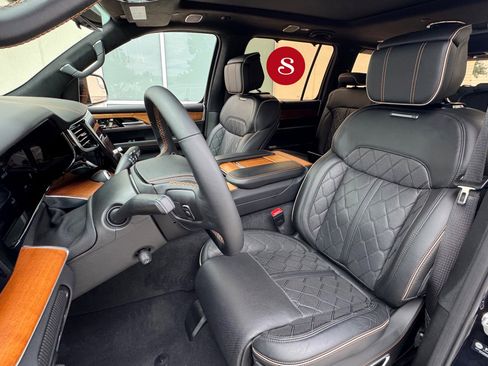 Used 2024 Jeep Grand Wagoneer Series III AWD/4WD image 12