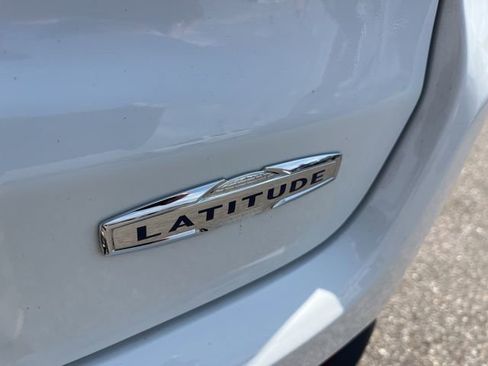 Used 2024 Jeep Compass Latitude image 27