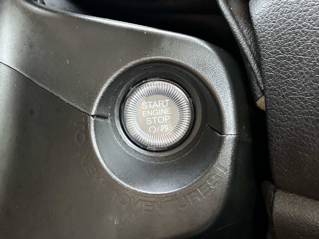 Used 2023 Jeep Renegade Latitude AWD/4WD image 32