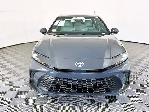 Used 2025 Toyota Camry SE w/ Convenience Package image 8
