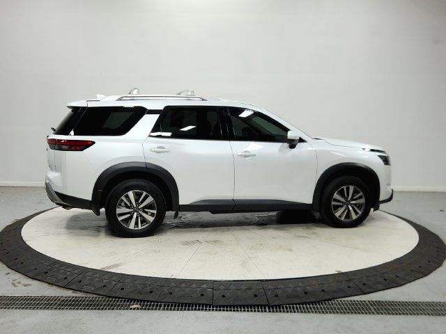 Used 2025 Nissan Pathfinder SL FWD image 9