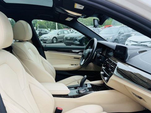 Used 2019 BMW 530i w/ Convenience Package RWD image 19