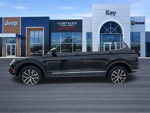Used 2020 Volkswagen Tiguan SE AWD/4WD image 3