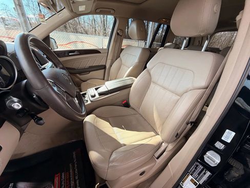 Used 2016 Mercedes-Benz GL 450 GL 450 4MATIC Sport Utility 4D image 16