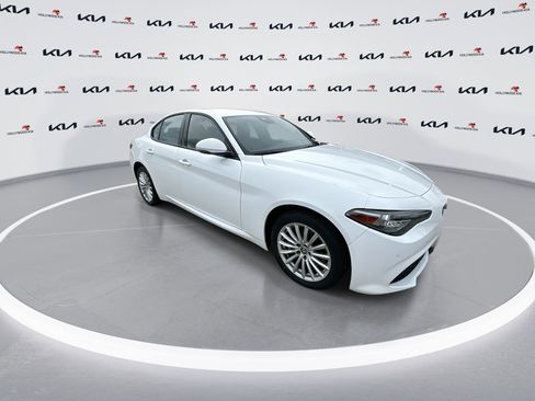 Used 2022 Alfa Romeo Giulia Sprint image 2