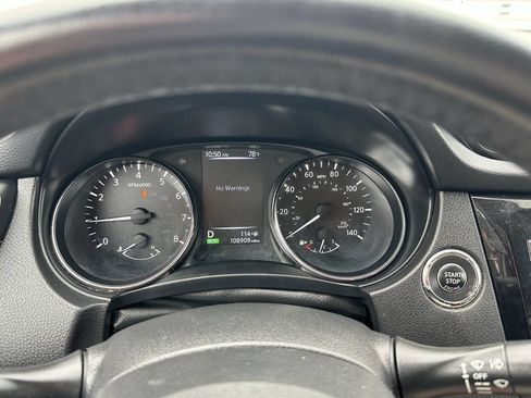 Used 2017 Nissan Rogue SV w/ SV Premium Package FWD image 16