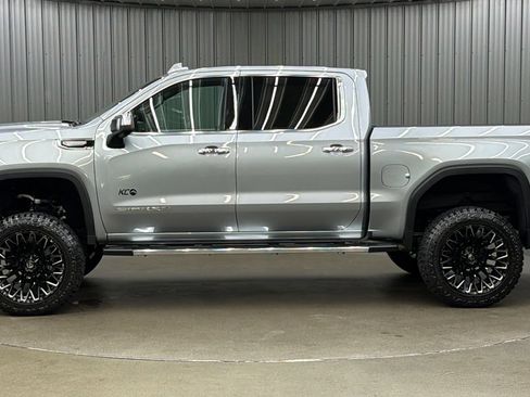 Used 2026 GMC Sierra 1500 SLT AWD/4WD image 2
