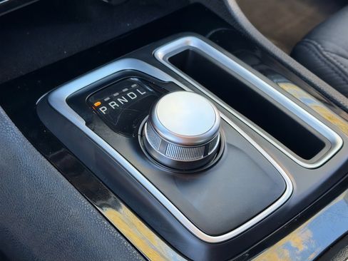 Used 2023 Chrysler 300 Touring w/ Sport Appearance Package image 27