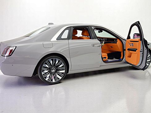 Used 2025 Rolls-Royce Ghost AWD/4WD image 17