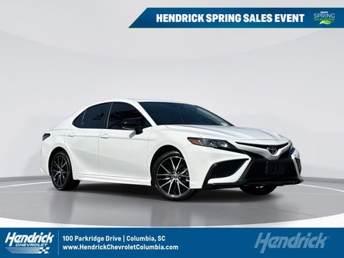 Used 2024 Toyota Camry SE image 1