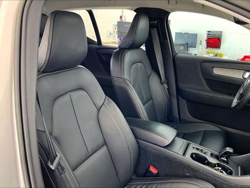 Certified 2023 Volvo XC40 B5 Core w/ Protection Package Premier image 10