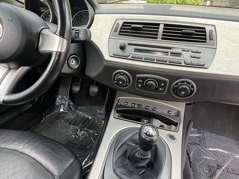 Used 2003 BMW Z4 2.5i image 37