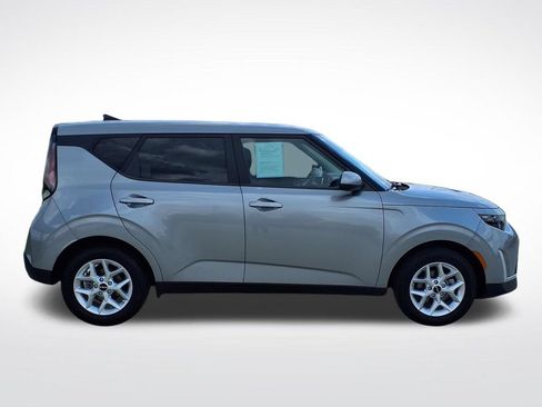 Used 2025 Kia Soul LX w/ LX Technology Package FWD image 10