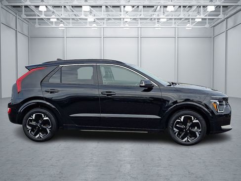 Used 2023 Kia Niro Wind FWD image 7