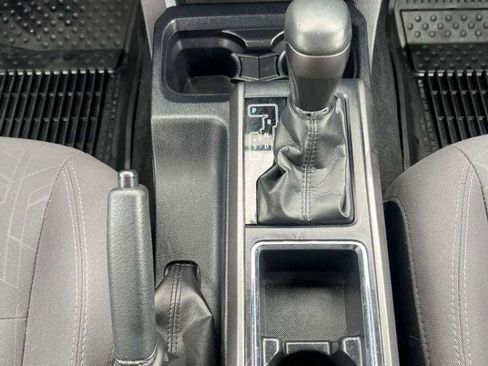 Used 2019 Toyota Tacoma TRD Off-Road AWD/4WD image 19
