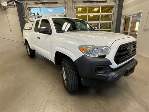Used 2019 Toyota Tacoma SR image 7