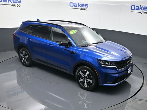 Certified 2022 Kia Sorento EX w/ Panoramic Sunroof Package image 50