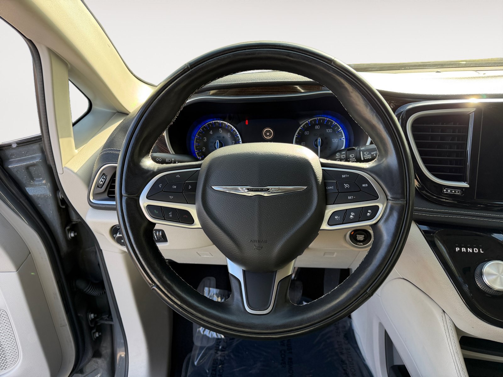 Used 2022 Chrysler Pacifica Limited FWD image 12