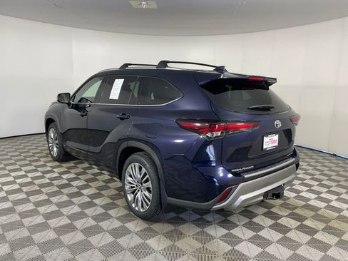 Used 2026 Toyota Highlander Platinum image 11