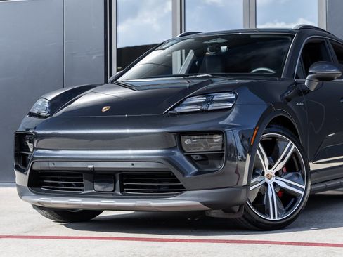 New 2025 Porsche Macan 4S Electric image 7