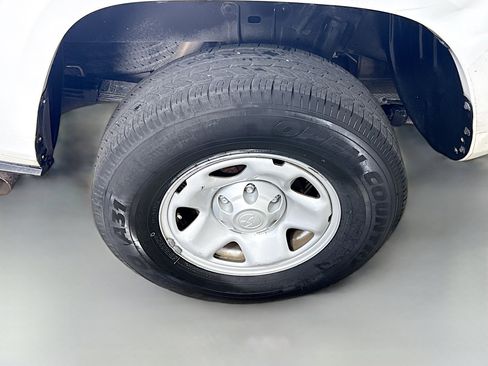 Used 2018 Toyota Tacoma SR w/ SR Convenience Package image 30