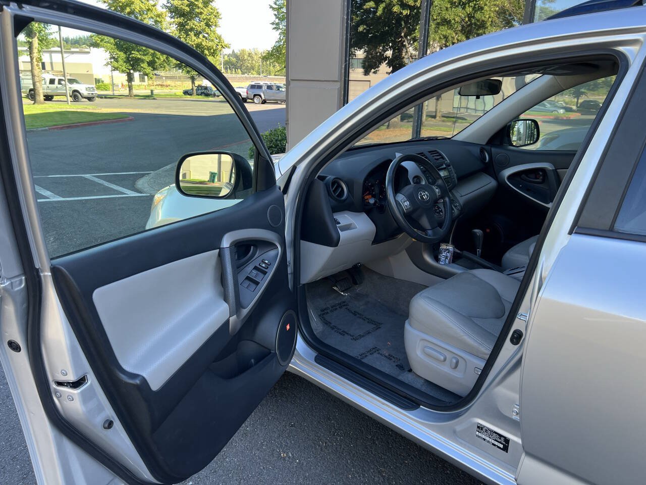 Used 2007 Toyota RAV4 Limited FWD image 7