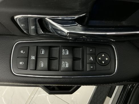 Used 2016 RAM 1500 Laramie w/ Convenience Group AWD/4WD image 40