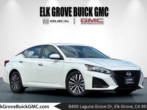 Used 2023 Nissan Altima 2.5 SV FWD image 1
