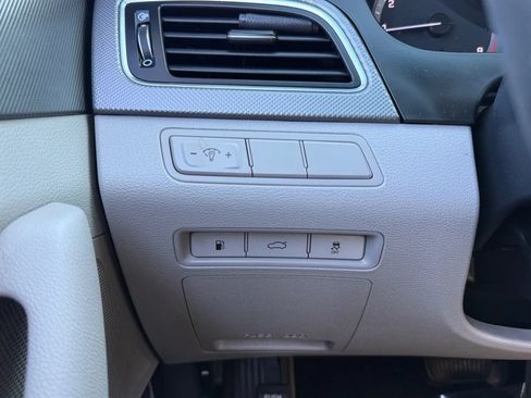 Used 2015 Hyundai Sonata SE w/ Option Group 09 FWD image 39
