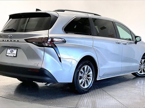 Used 2024 Toyota Sienna XLE image 2