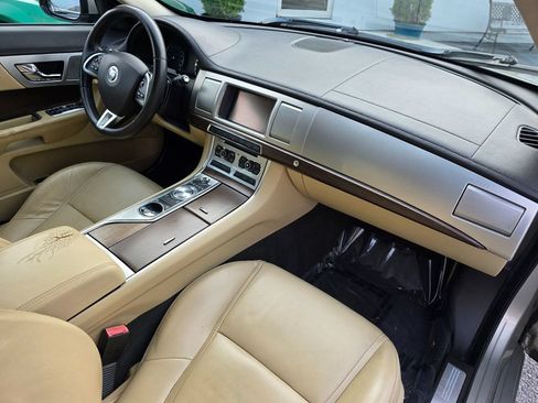 Used 2012 Jaguar XF RWD image 17