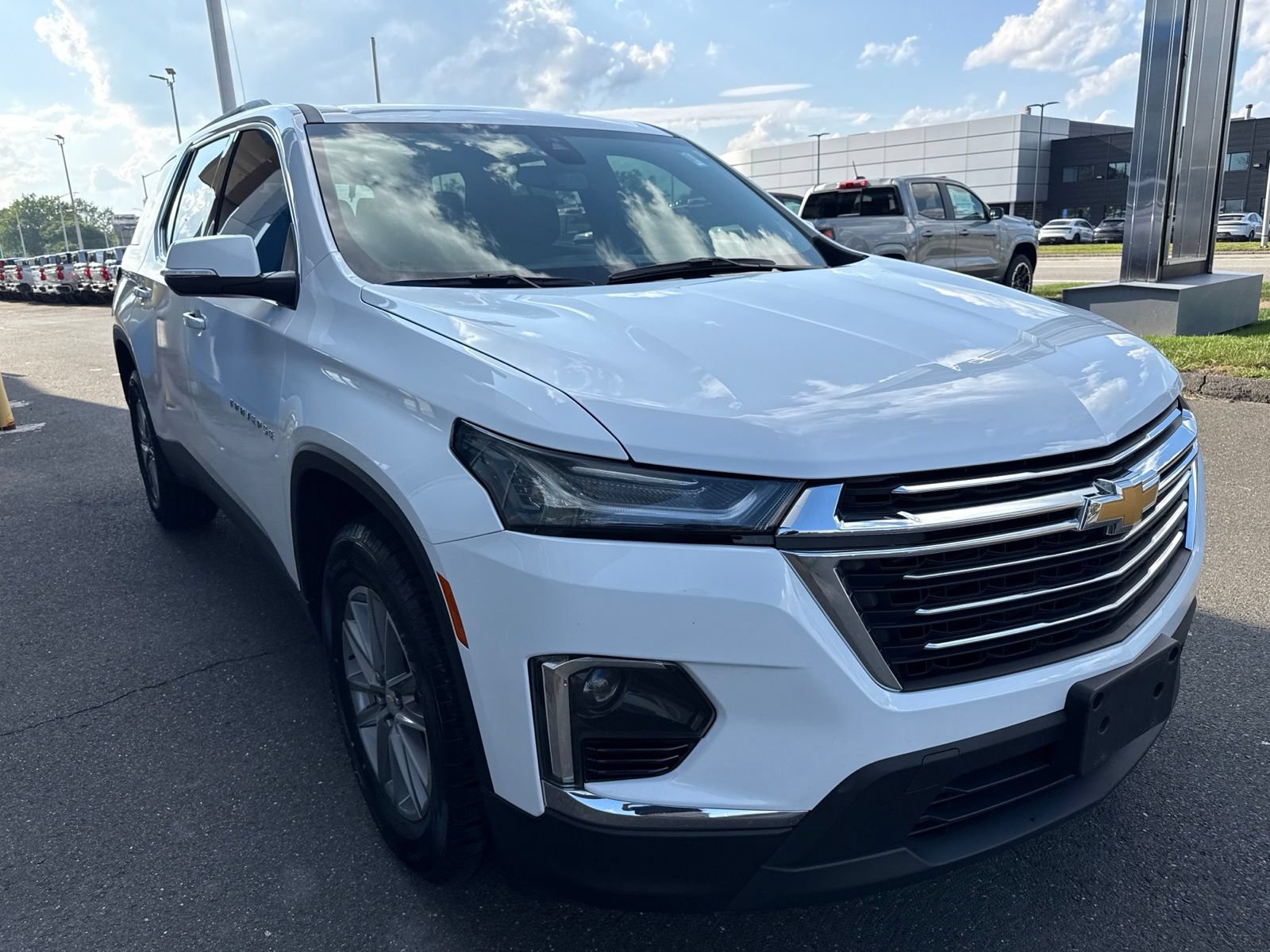 Used 2023 Chevrolet Traverse LT AWD/4WD image 4