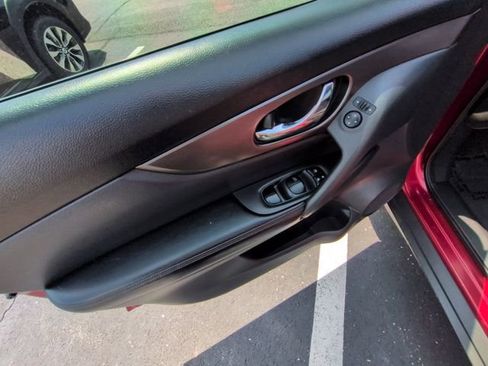 Used 2015 Nissan Rogue SV AWD/4WD image 15