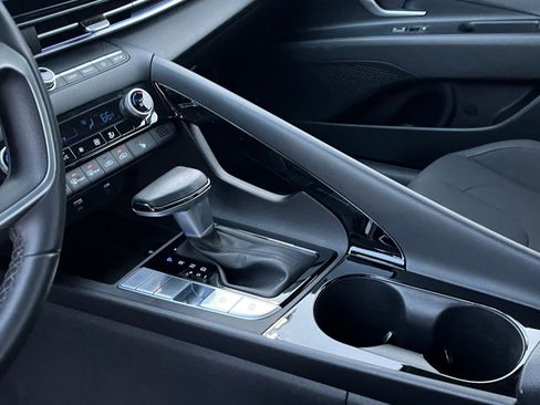 Used 2025 Hyundai Elantra SEL image 42