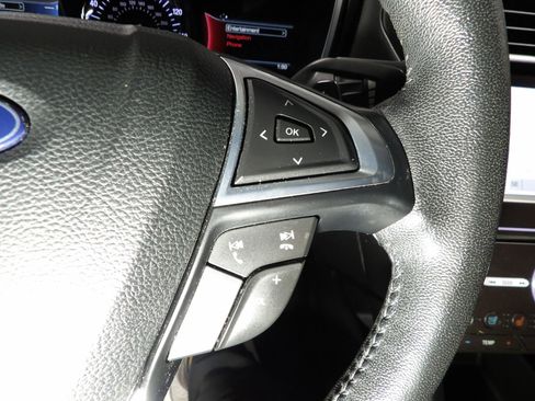 Used 2018 Ford Fusion Titanium image 17