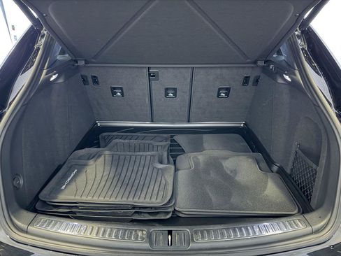 Certified 2023 Porsche Macan S image 28