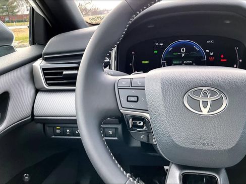 Used 2025 Toyota Camry SE image 23