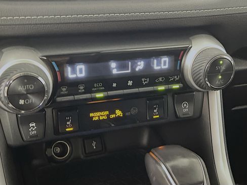 Used 2021 Toyota RAV4 XLE Premium image 26