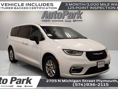 Used 2025 Chrysler Pacifica Select FWD image 1