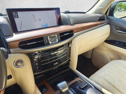 Used 2016 Lexus LX 570 4WD w/ Luxury Package image 13