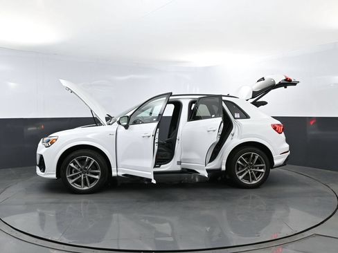 Used 2025 Audi Q3 2.0T Premium w/ Black Optic Sport Package AWD/4WD image 30