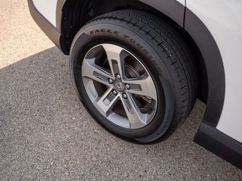Used 2025 Honda Pilot EX-L image 10