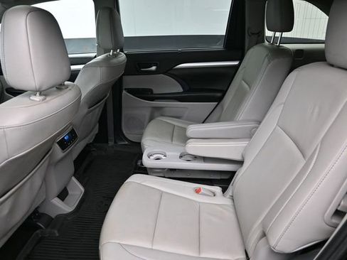 Certified 2019 Toyota Highlander XLE image 25