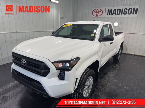Used 2025 Toyota Tacoma SR image 1