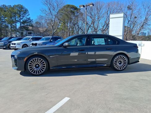 New 2026 BMW 750e xDrive image 2