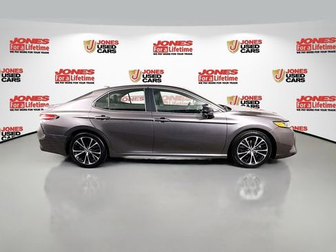 Certified 2019 Toyota Camry SE image 15